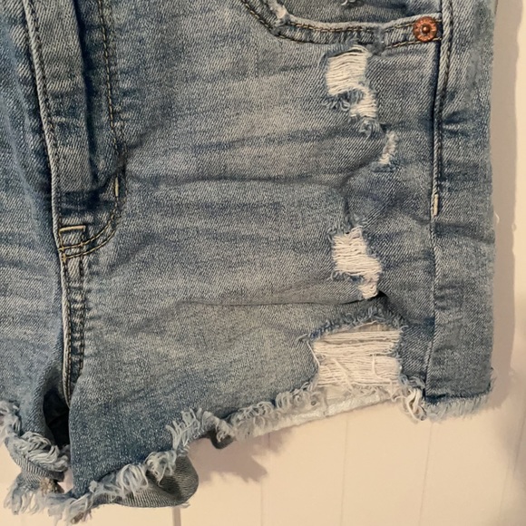 AE 🦅 2 Curvy Hi Rise Shortie Jean Denim Shorts - Picture 2 of 11